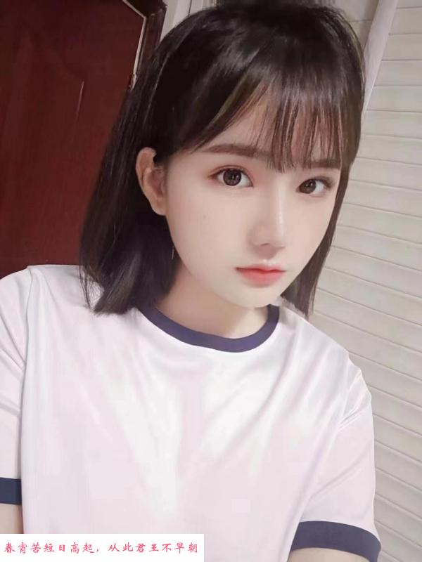 可以拍照的大胸妹子 第4张
