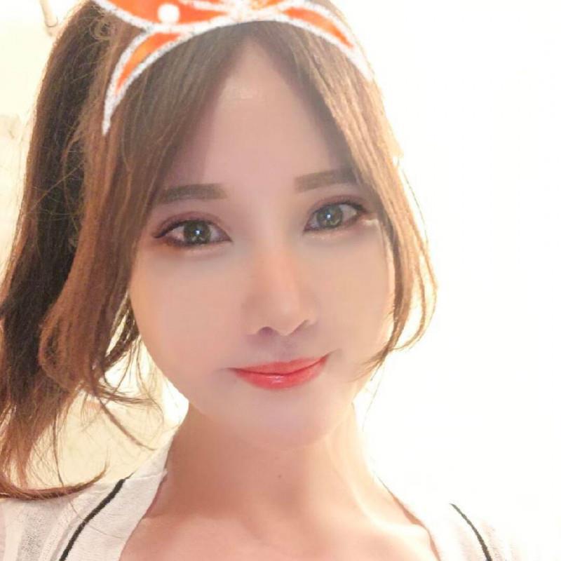 肤白嫩滑大胸美女 第1张