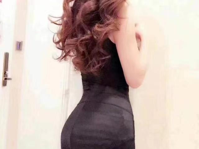 性价比丰满少妇 第1张