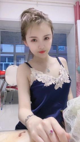新市区寻欢记瘦小妹子抱着操 第4张