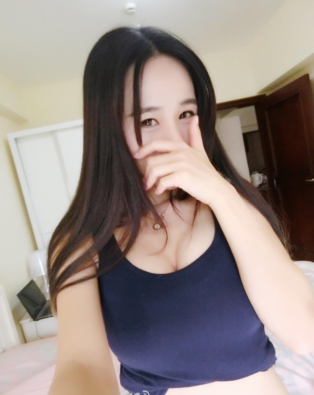 服务骚气又白又嫩的小姐姐激情无限 第2张
