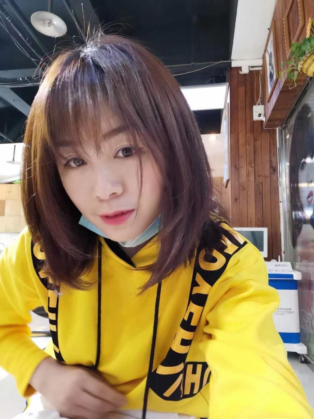 广渠门附近身材很好的妹子 第2张