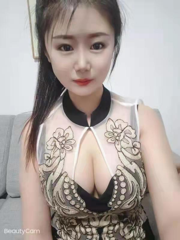 颜值端正,风情流露,三百系的极品大妞 第1张